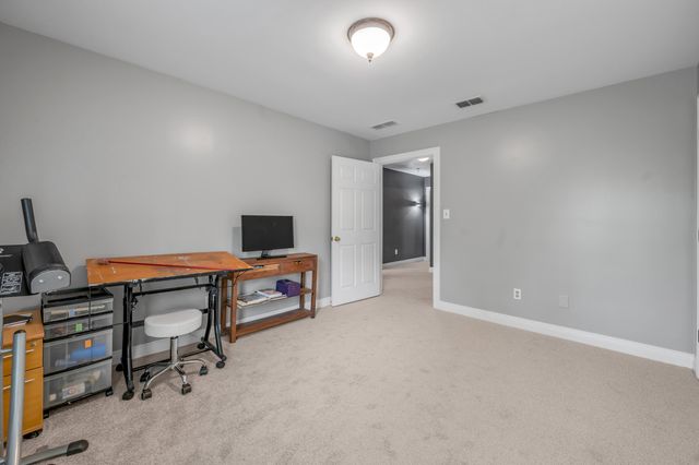 1070 Forest Lake Drive, Lexington, KY 40515