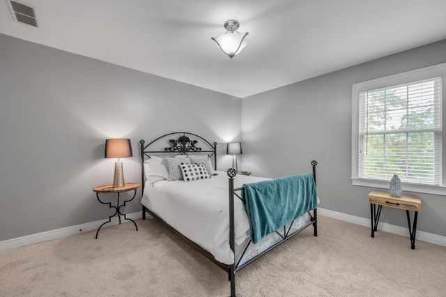 1070 Forest Lake Drive, Lexington, KY 40515