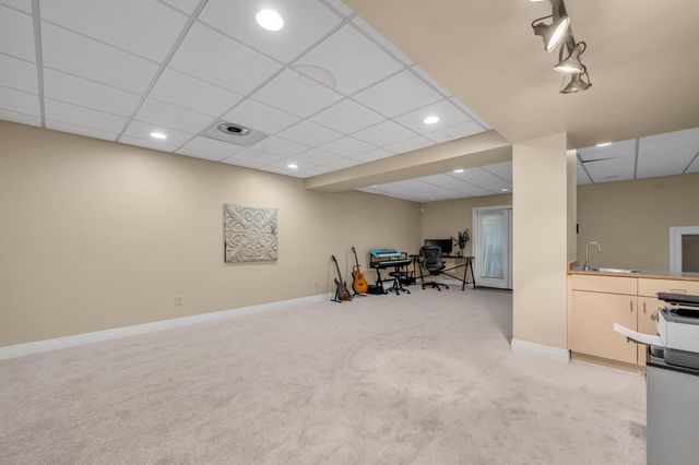 1070 Forest Lake Drive, Lexington, KY 40515
