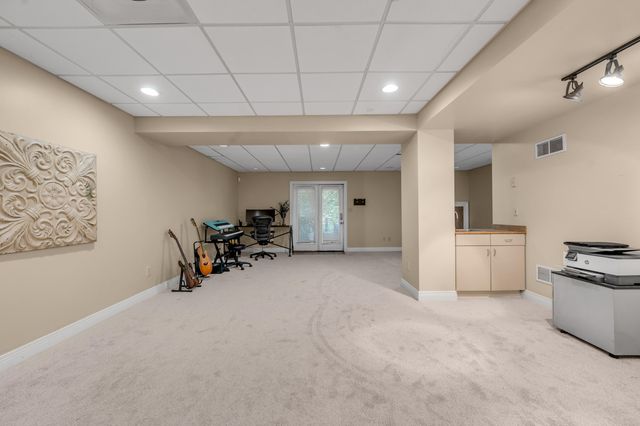 1070 Forest Lake Drive, Lexington, KY 40515