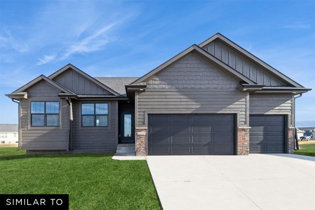 1030 Shady Lane Drive, Norwalk, IA 50211