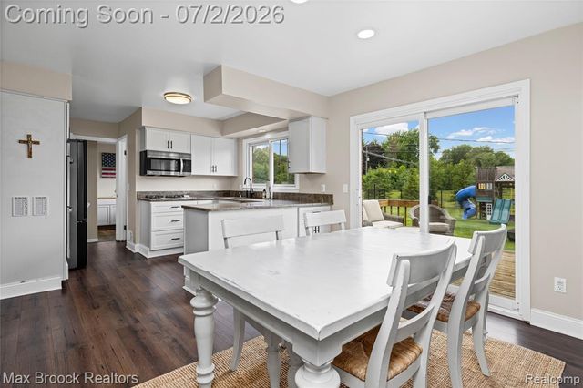 5494 Centerbrook Drive, West Bloomfield, MI 48322