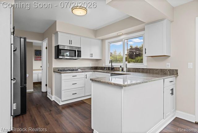 5494 Centerbrook Drive, West Bloomfield, MI 48322