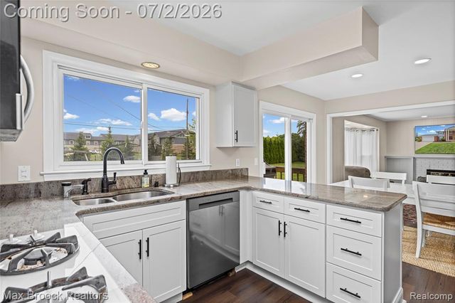 5494 Centerbrook Drive, West Bloomfield, MI 48322