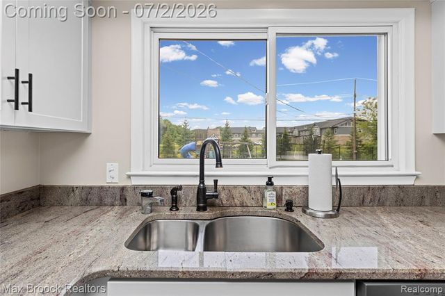 5494 Centerbrook Drive, West Bloomfield, MI 48322