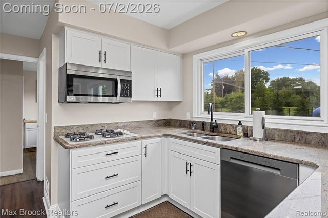 5494 Centerbrook Drive, West Bloomfield, MI 48322