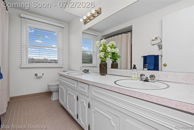 5494 Centerbrook Drive, West Bloomfield, MI 48322