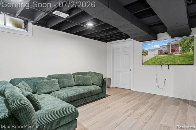 5494 Centerbrook Drive, West Bloomfield, MI 48322