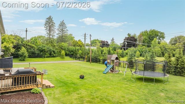 5494 Centerbrook Drive, West Bloomfield, MI 48322