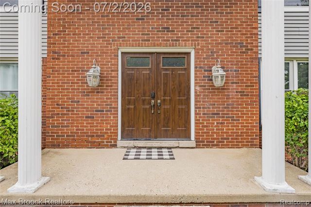 5494 Centerbrook Drive, West Bloomfield, MI 48322