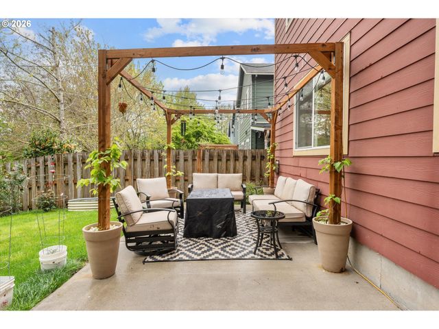 183 Sw WRIGHT Ave, Troutdale, OR 97060