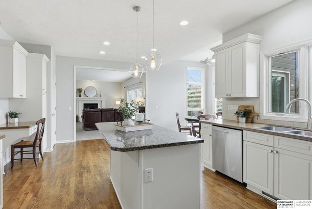 1006 Bailey Drive, Papillion, NE 68046