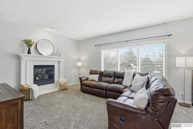 1006 Bailey Drive, Papillion, NE 68046