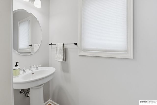 1006 Bailey Drive, Papillion, NE 68046