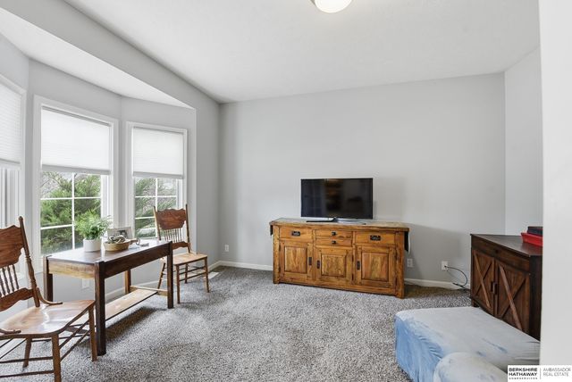 1006 Bailey Drive, Papillion, NE 68046