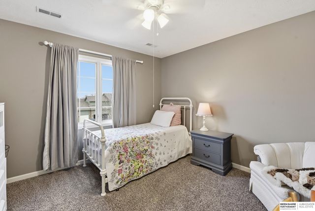 1006 Bailey Drive, Papillion, NE 68046