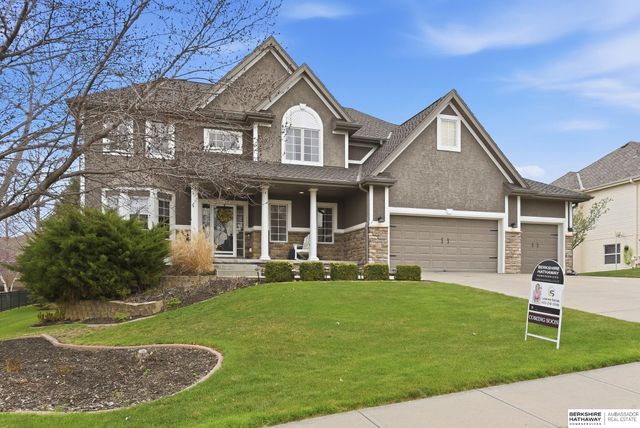 1006 Bailey Drive, Papillion, NE 68046