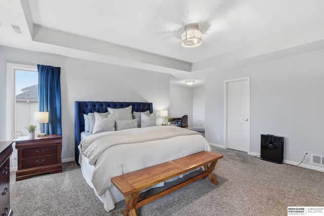 1006 Bailey Drive, Papillion, NE 68046