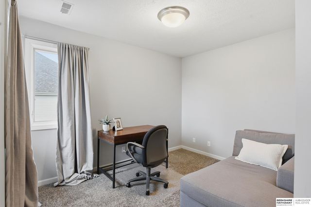 1006 Bailey Drive, Papillion, NE 68046