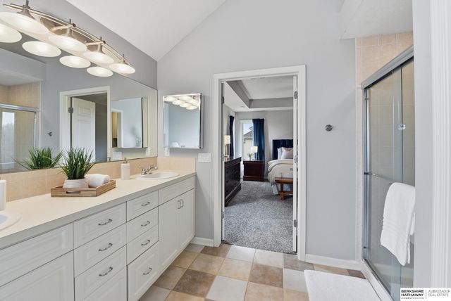 1006 Bailey Drive, Papillion, NE 68046