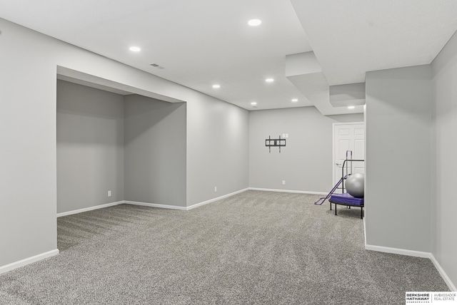 1006 Bailey Drive, Papillion, NE 68046