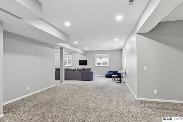 1006 Bailey Drive, Papillion, NE 68046