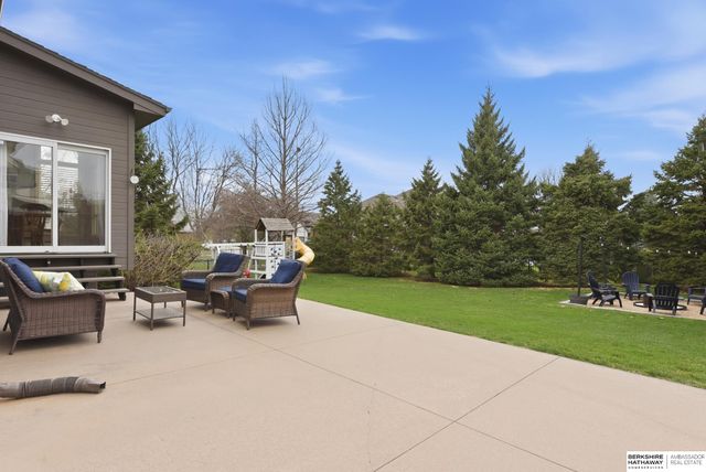 1006 Bailey Drive, Papillion, NE 68046