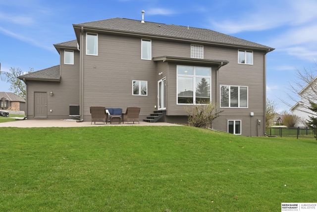 1006 Bailey Drive, Papillion, NE 68046