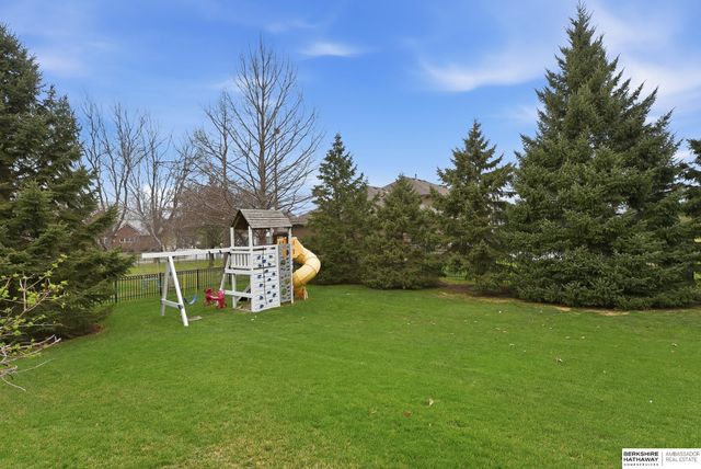 1006 Bailey Drive, Papillion, NE 68046