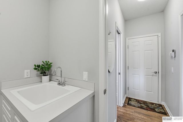 1006 Bailey Drive, Papillion, NE 68046