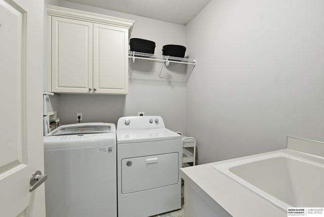 1006 Bailey Drive, Papillion, NE 68046