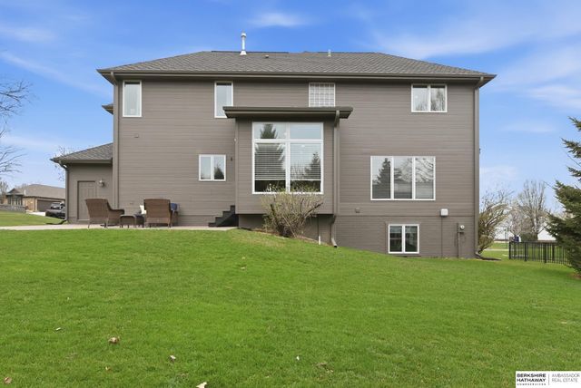 1006 Bailey Drive, Papillion, NE 68046