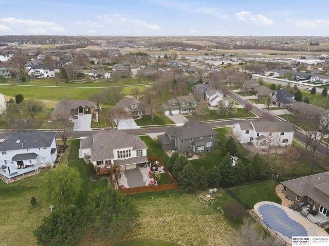 1006 Bailey Drive, Papillion, NE 68046