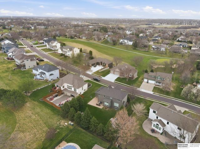 1006 Bailey Drive, Papillion, NE 68046