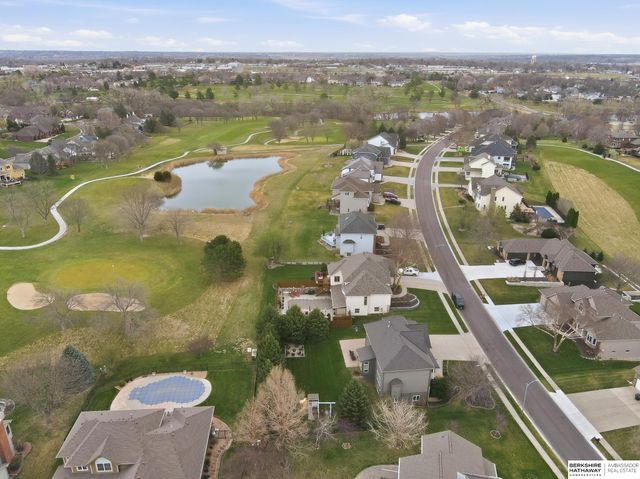 1006 Bailey Drive, Papillion, NE 68046