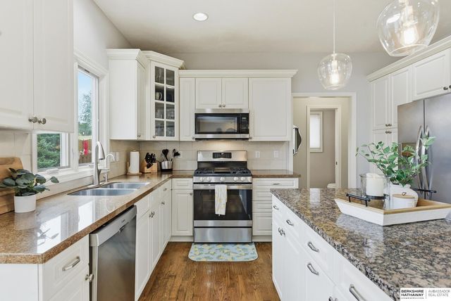 1006 Bailey Drive, Papillion, NE 68046