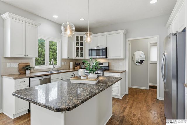 1006 Bailey Drive, Papillion, NE 68046