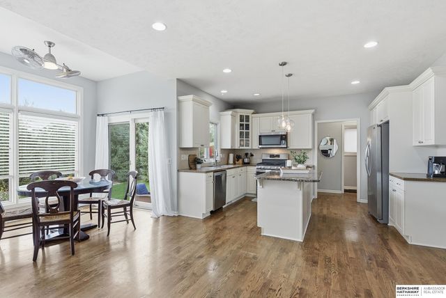 1006 Bailey Drive, Papillion, NE 68046