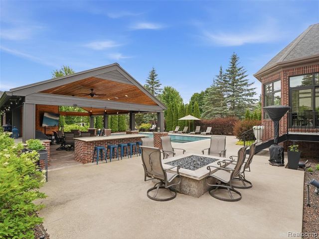 21081 Equestrian Trail, Northville, MI 48167