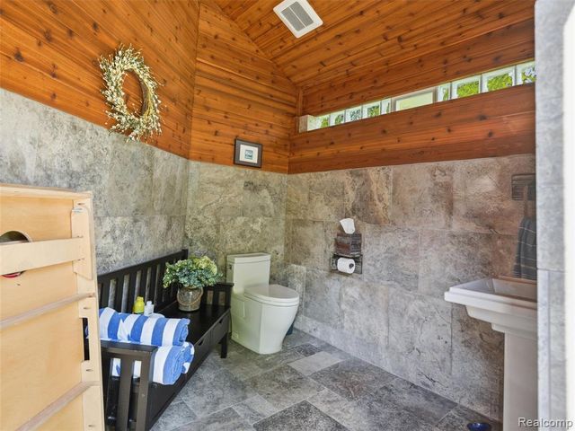 21081 Equestrian Trail, Northville, MI 48167
