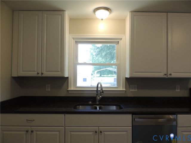 5804 Sutherland Dr, Sutherland, VA 23885