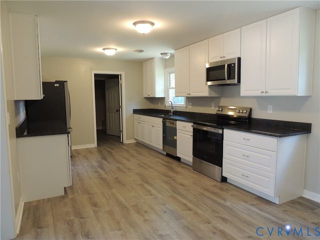 5804 Sutherland Dr, Sutherland, VA 23885