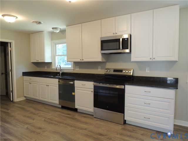 5804 Sutherland Dr, Sutherland, VA 23885