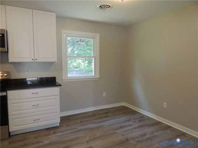 5804 Sutherland Dr, Sutherland, VA 23885