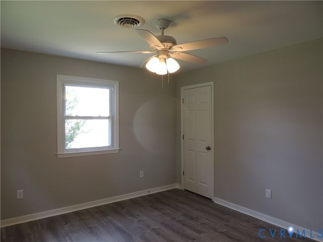 5804 Sutherland Dr, Sutherland, VA 23885
