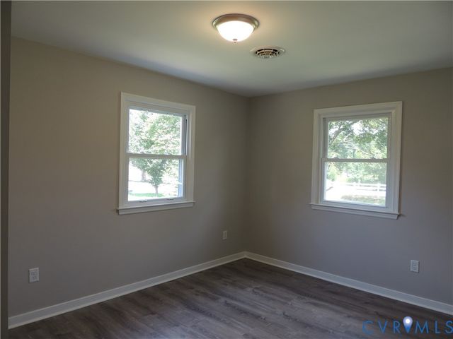 5804 Sutherland Dr, Sutherland, VA 23885