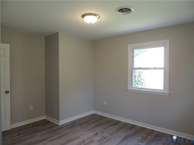 5804 Sutherland Dr, Sutherland, VA 23885