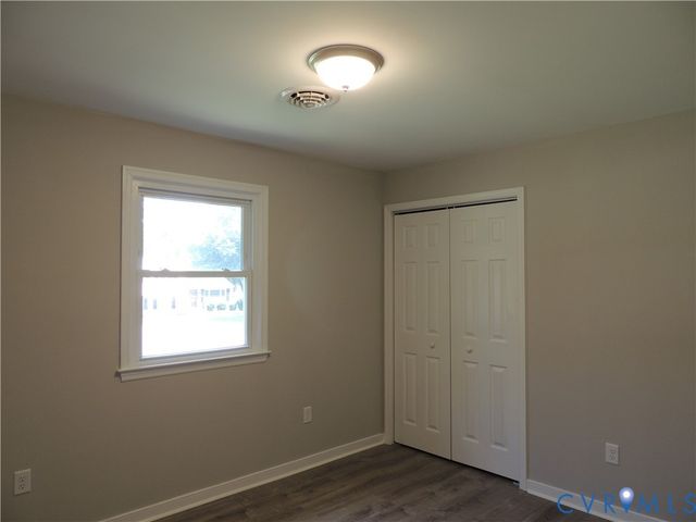 5804 Sutherland Dr, Sutherland, VA 23885