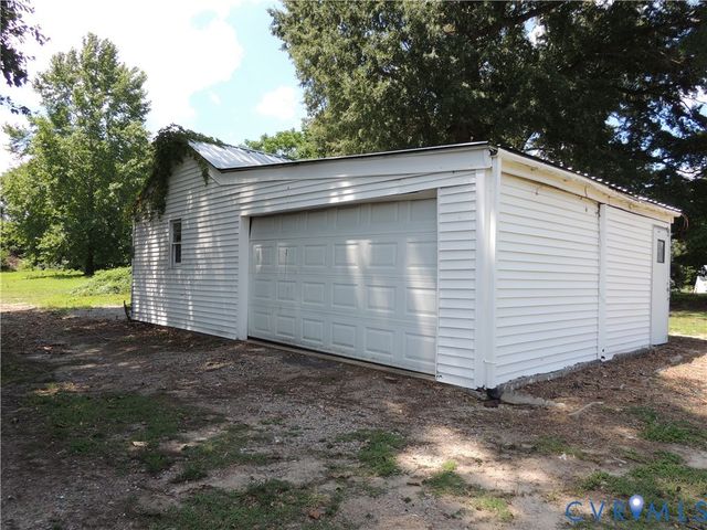 5804 Sutherland Dr, Sutherland, VA 23885