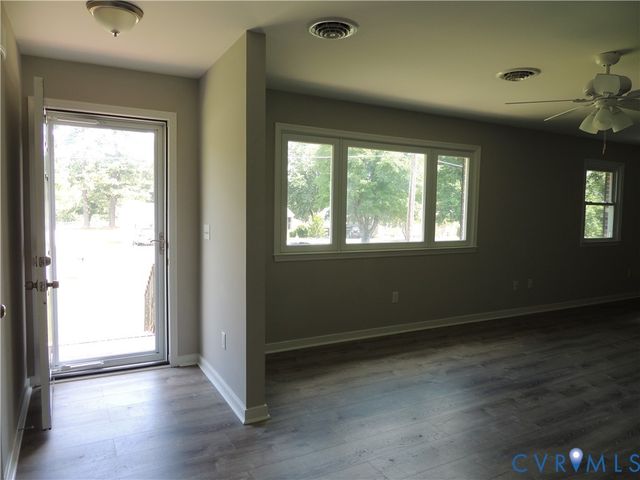 5804 Sutherland Dr, Sutherland, VA 23885